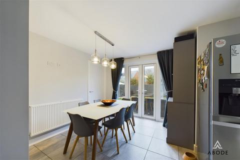 28 Bishop Lane, Burton-on-trent, DE13 9EY