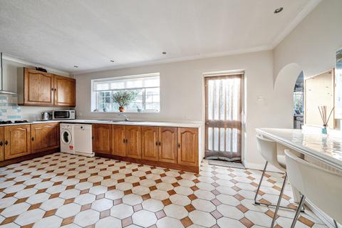 4 bedroom bungalow for sale, Devonshire Way, Croydon