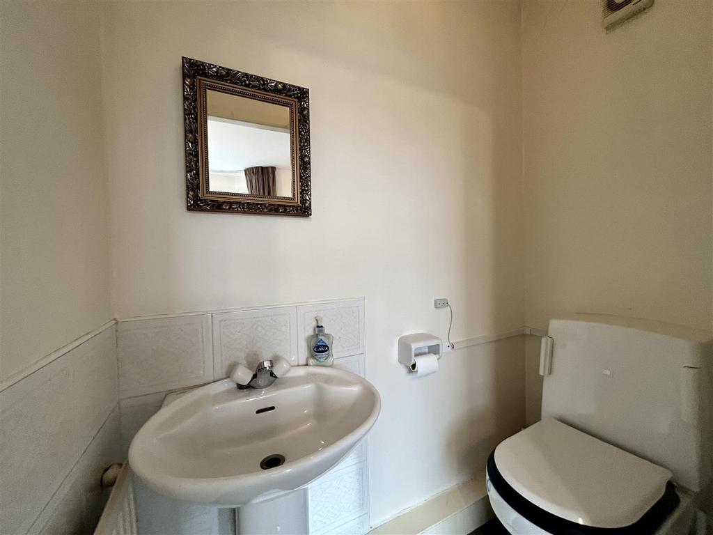 Bed 1 En Suite WC