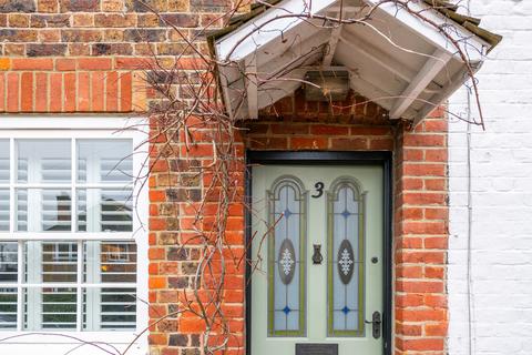 2 bedroom terraced house for sale, Hardwick Road, Redhill, RH1