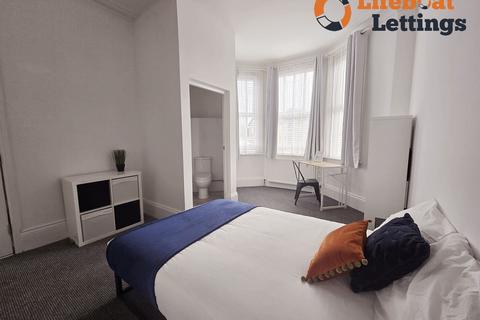 1 bedroom in a house share to rent, 1 Radnor Park Road, Folkestone CT19