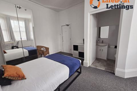 1 bedroom in a house share to rent, 1 Radnor Park Road, Folkestone CT19