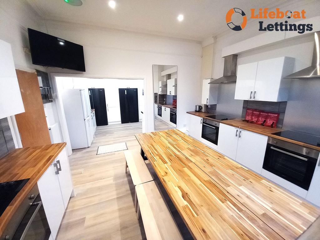 Shared kitchen diner b