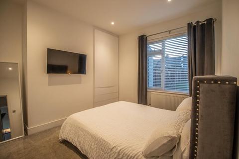 2 bedroom flat for sale, Kensington Road, Southend-on-Sea SS1