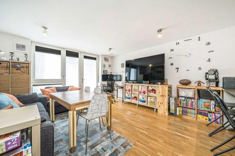 2 bedroom flat for sale, Baltic Avenue, Brentford TW8