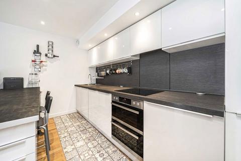 2 bedroom flat for sale, Baltic Avenue, Brentford TW8