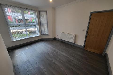 3 bedroom end of terrace house to rent, Corporation Road, Newport NP19