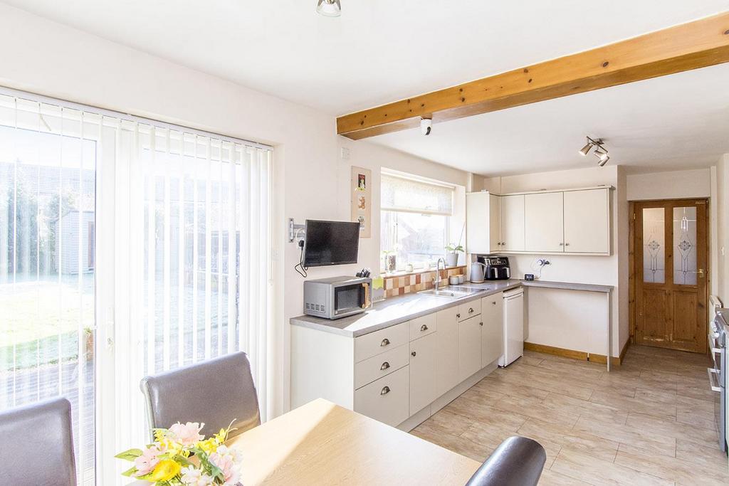 Kitchen/Breakfast Room (Photo 2)