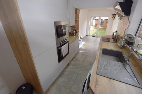 2 bedroom terraced house to rent, Purser Road, Northampton NN1