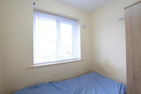 3 bedroom terraced house to rent, Makepeace Road, Northolt UB5