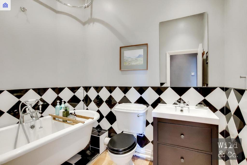 2 Bathroom-0.jpg