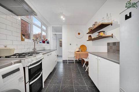 1 bedroom apartment for sale, Borwick Avenue, Walthamstow, E17