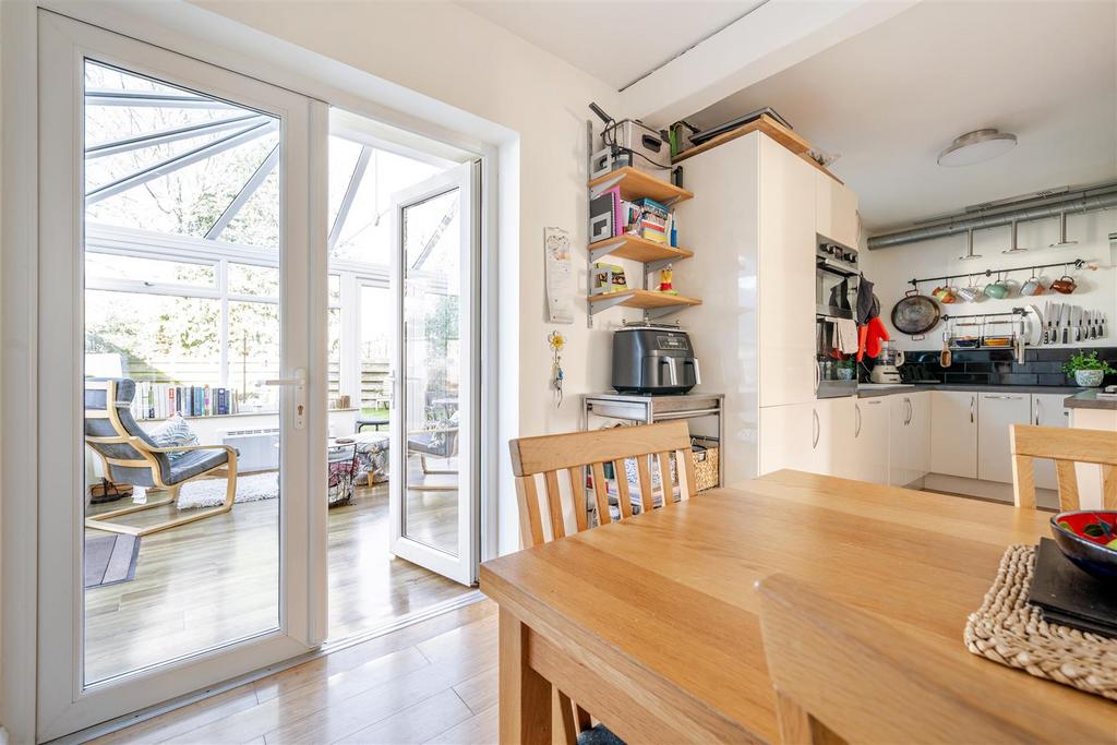 Dining kitchen