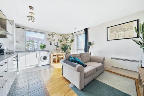 1 bedroom flat for sale, Poplar High Street, Wharfside Point North, E14