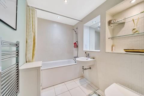 1 bedroom flat for sale, Poplar High Street, Wharfside Point North, E14