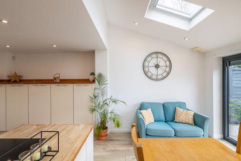 2 bedroom end of terrace house for sale, East Road, Reigate, RH2