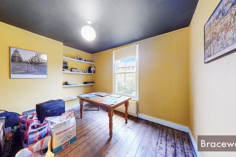 7 Oak Avenue, London, N8 8LJ