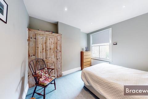 7 Oak Avenue, London, N8 8LJ