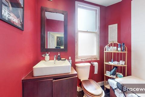 7 Oak Avenue, London, N8 8LJ