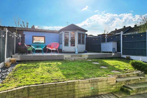 3 bedroom terraced house for sale, The Knares, LEE CHAPEL SOUTH, Basildon, Essex, SS16