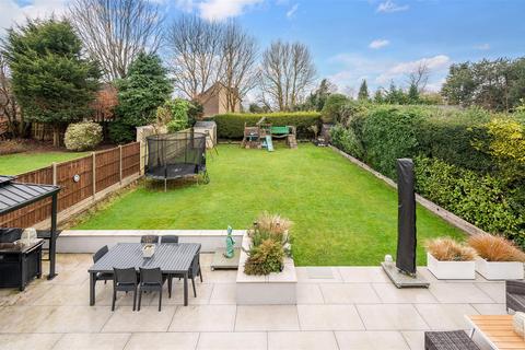 12 Burgh Mount, Banstead, SM7 1ER