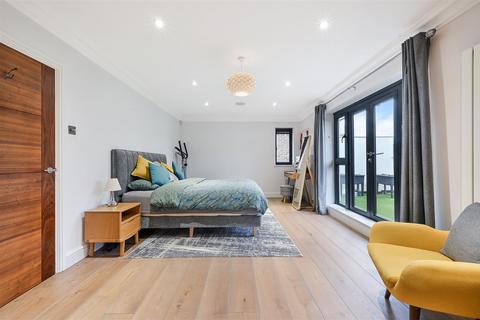 12 Burgh Mount, Banstead, SM7 1ER