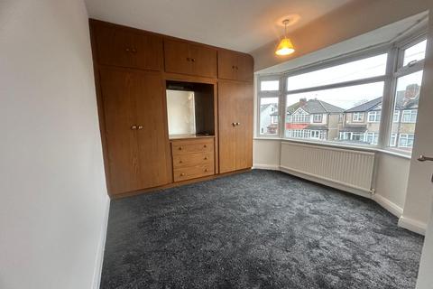 3 bedroom semi-detached house to rent, Hiliary Gardens, Stanmore HA7