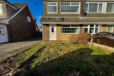 3 bedroom semi-detached house to rent, Heversham Avenue, Preston PR2