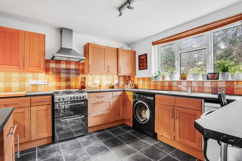 1 bedroom ground floor flat to rent, Brick Farm Close, London TW9