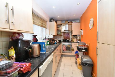 3 bedroom detached house for sale, Hillingdon, UB10 9EZ, UB10