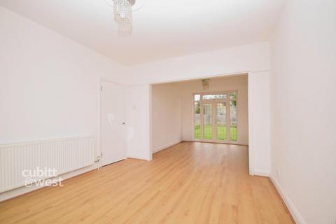 4 bedroom detached house to rent, Fairway Close Croydon CR0