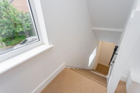 94a Brighton Road, Horley, RH6 7JQ