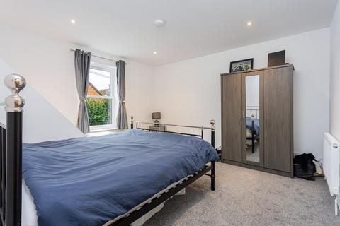 3 bedroom maisonette for sale, Brighton Road, Horley RH6
