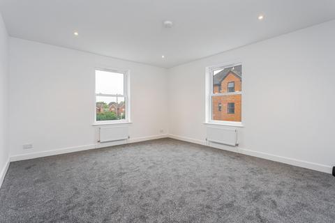 3 bedroom maisonette for sale, Brighton Road, Horley RH6