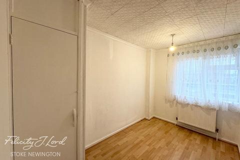 3 bedroom apartment to rent, Milton Gardens, London