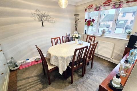 21 Swan Drive, Staverton, Trowbridge, BA14 8UN