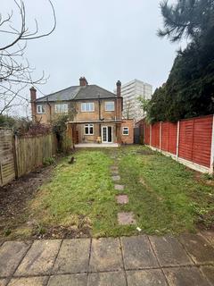 3 bedroom detached house to rent, Enfield, EN2