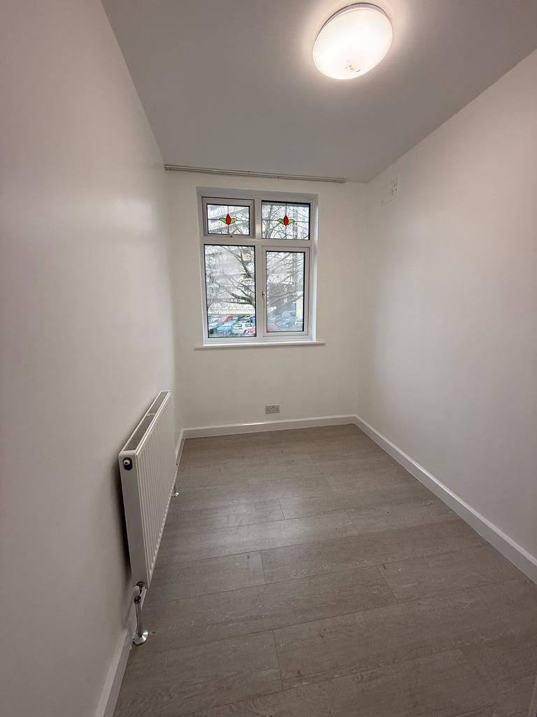 Medium bedroom