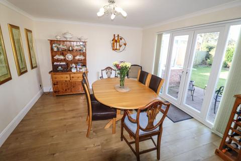 4 bedroom detached house for sale, Beach Road, Hayling Island