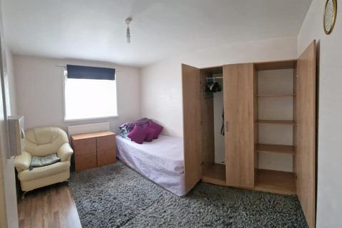 1 bedroom in a house share to rent, Hounslow TW4