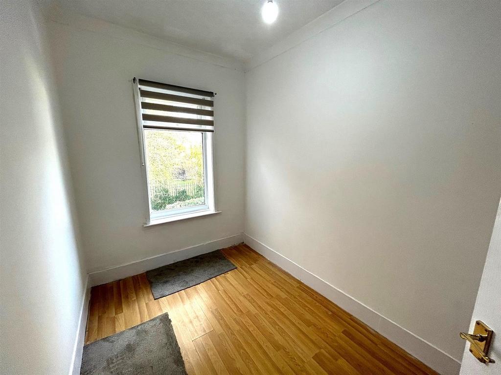 Bed 2.jpg