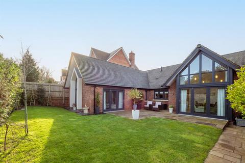 3 bedroom detached bungalow for sale, Elmdon Close, Snitterfield, Stratford-upon-Avon