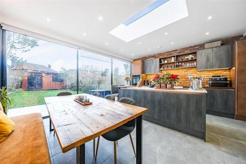 5 Lovell Road, Richmond, TW10 7LB