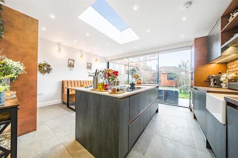 5 Lovell Road, Richmond, TW10 7LB