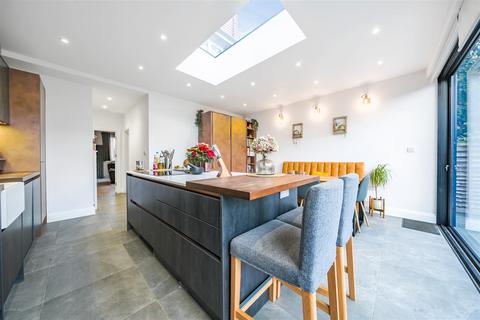 5 Lovell Road, Richmond, TW10 7LB