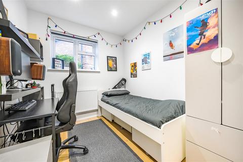 5 Lovell Road, Richmond, TW10 7LB