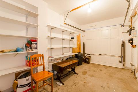 4 Hamlet Square, London, NW2 1SR