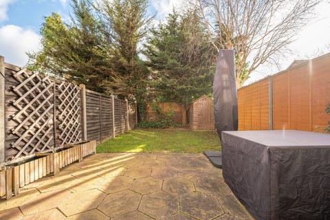 4 Hamlet Square, London, NW2 1SR