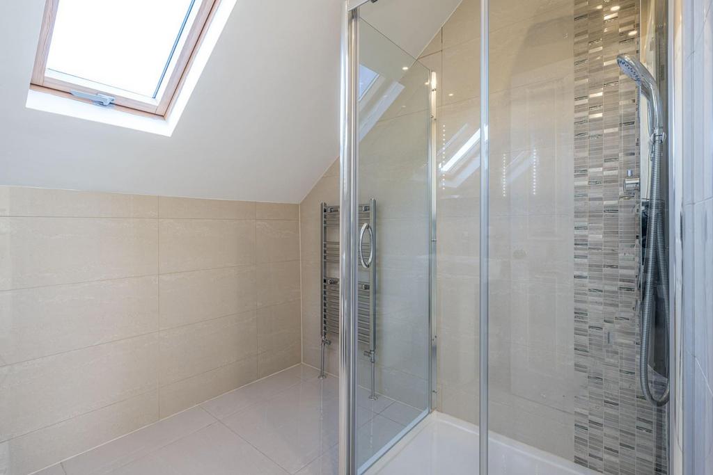 Shower Room 2 F