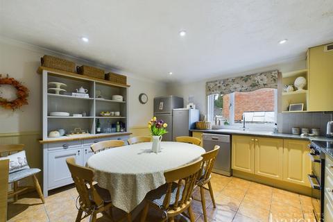 4 bedroom terraced house for sale, Whistler Close, Basingstoke RG21